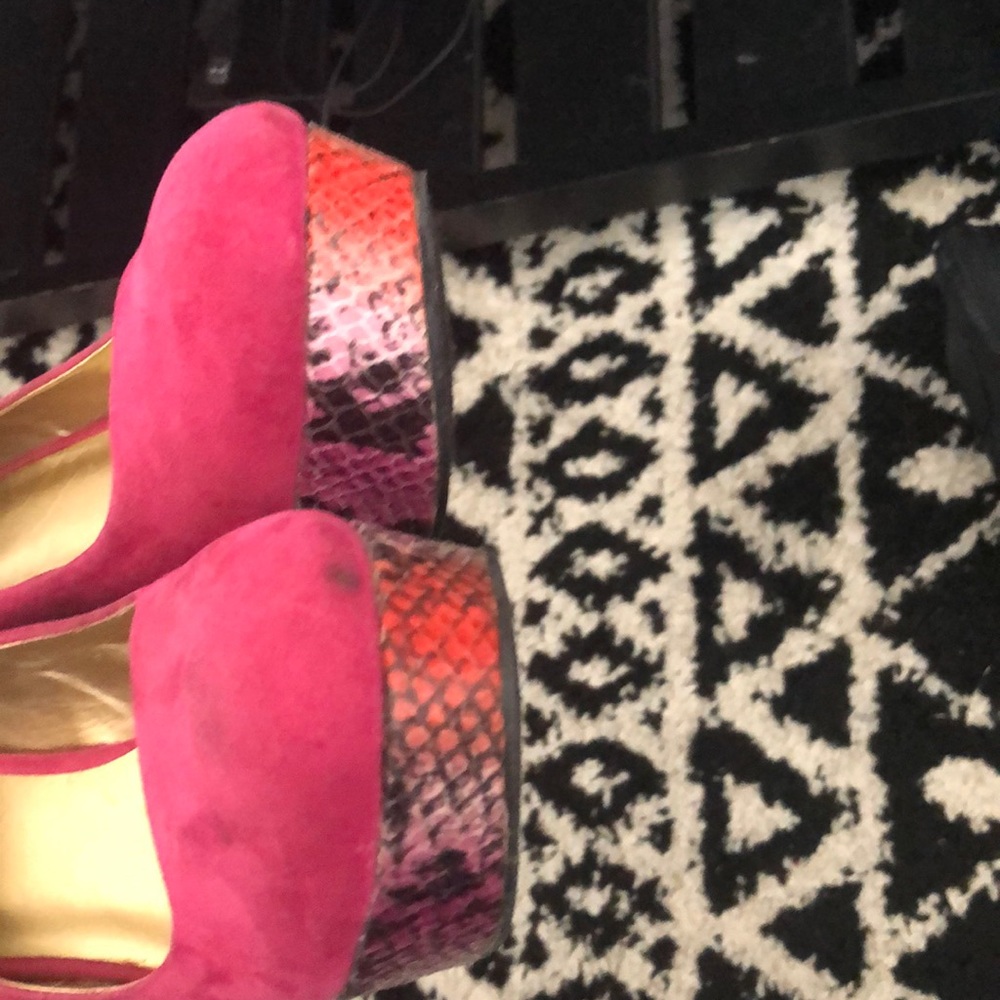 Heels - Picture 4 of 4